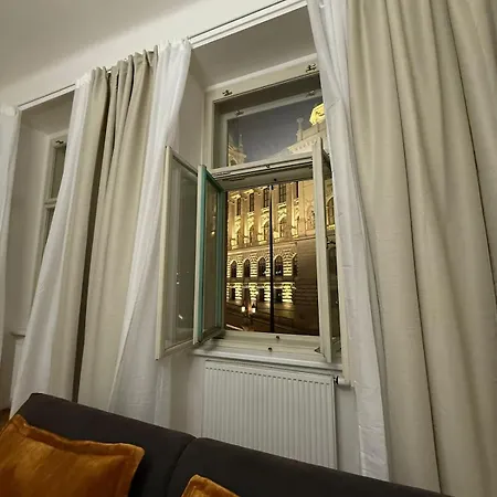 Apartment Night At The Museum *